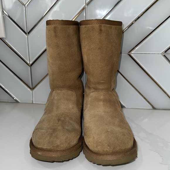 UGG Kids Boots back zipper size 1. Still in good condition. - Picture 2 of 13
